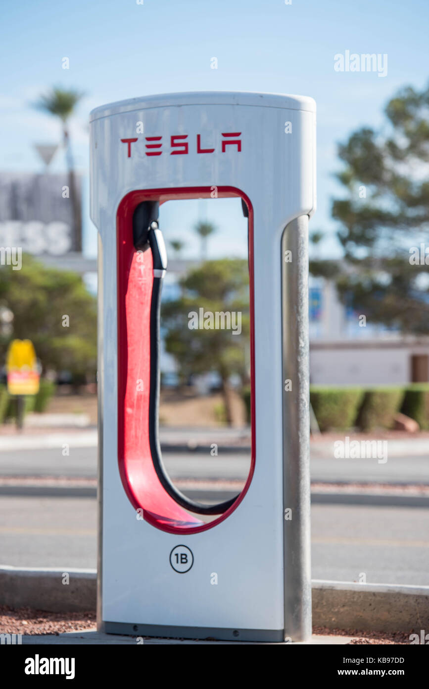Tesla Charging Station Supercharger Stock Photo - Alamy