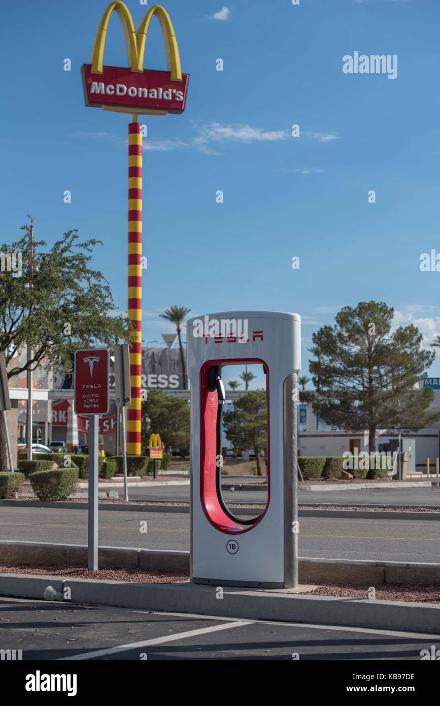 Tesla Charging Station Supercharger Stock Photo - Alamy