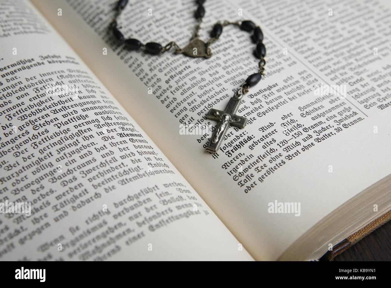 Rosenkranz beten hi-res stock photography and images - Alamy