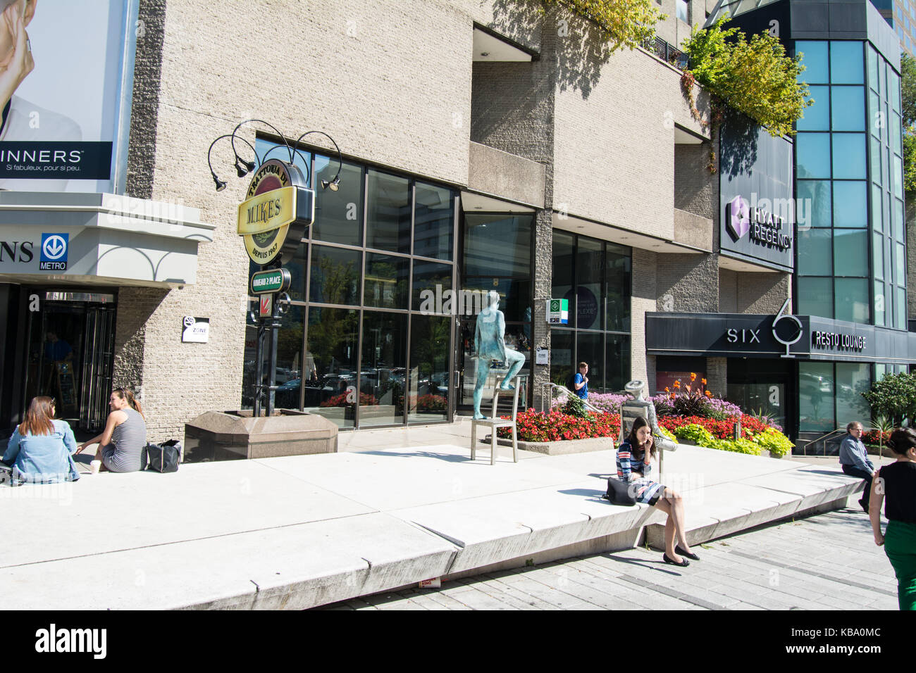 Montreal Canada Street artist acting like a statue and people eating