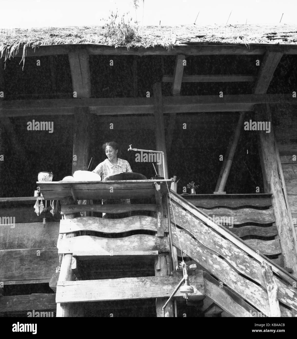 Zu Besuch beim Einsiedler und Goldwäscher Don Jorge am Rio Napo, Ecuador 1960er Jahre. A visit at hermit and gold panner Don Jorge at Rio Napo, Ecuador 1960s. Stock Photo