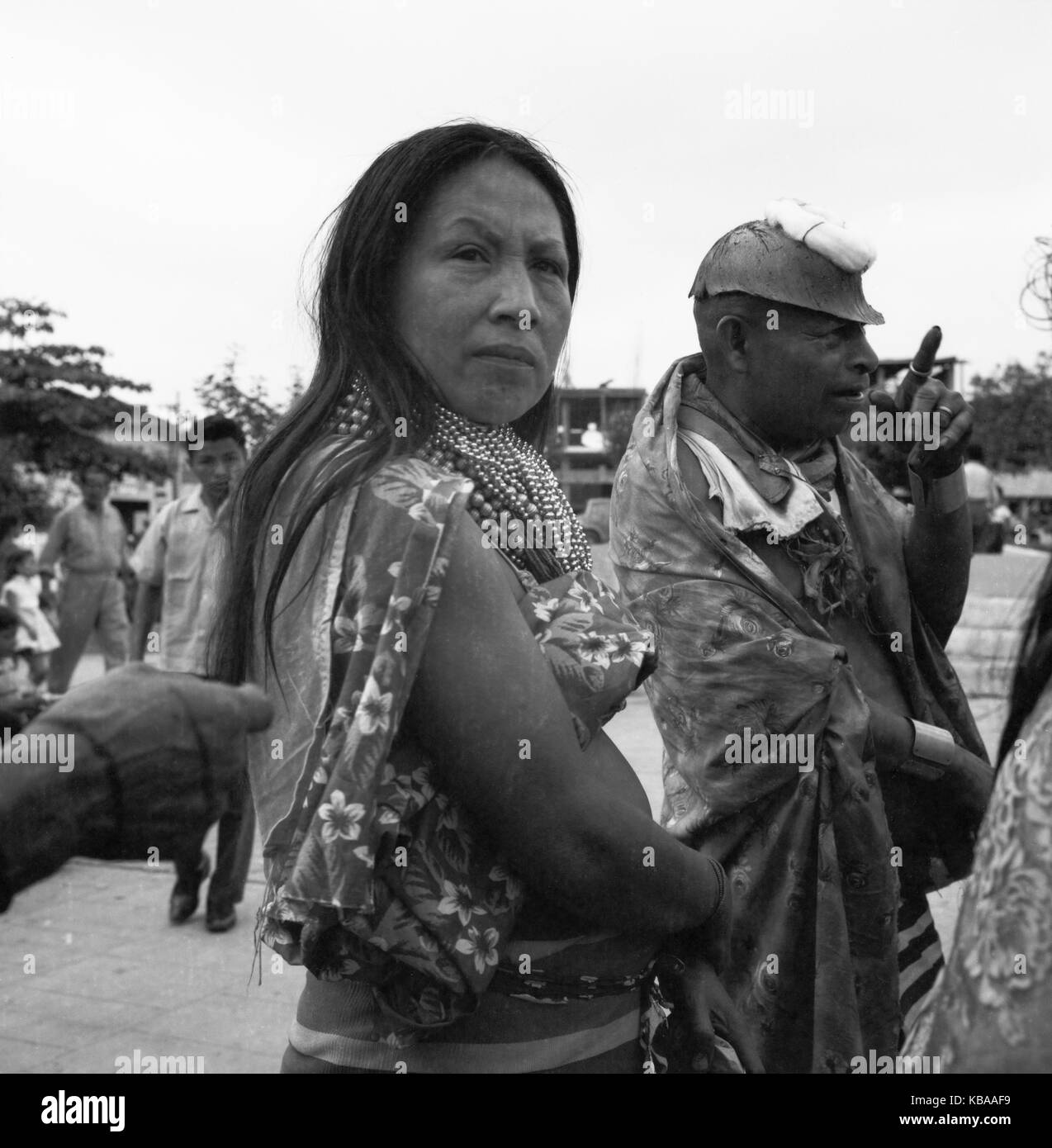 Eingeborene in der Stadt Ambato, hier ein junger Mann, Ecuador 1960er Jahre. Native female at the city of Ambato, here a young man, Ecuador 1960s. Stock Photo