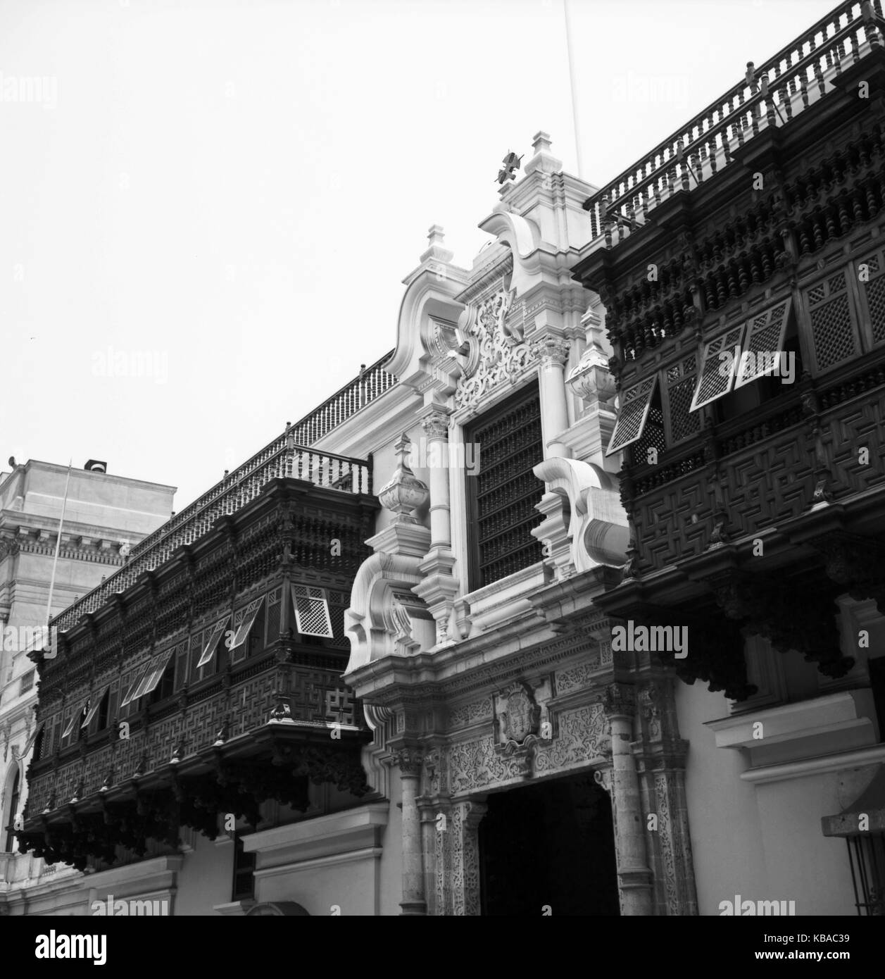 Hausfassade In Der Hauptstadt Lima Peru 1960er Jahre Front Side Of Stock Photo Alamy