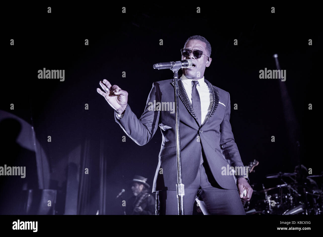 Maxwell singer hires stock photography and images Alamy