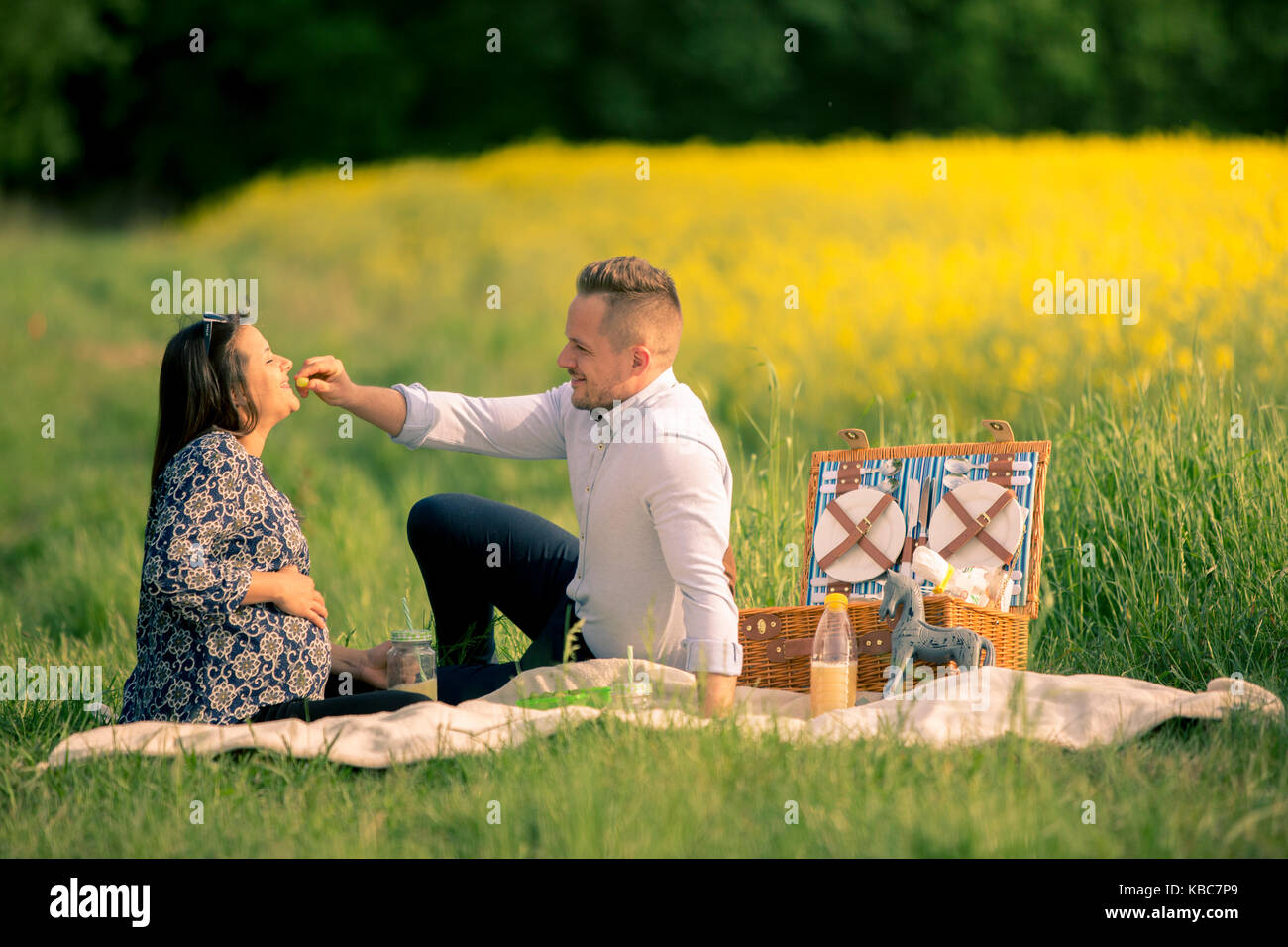 Pregnant Couple picnic time Stock Photo Alamy