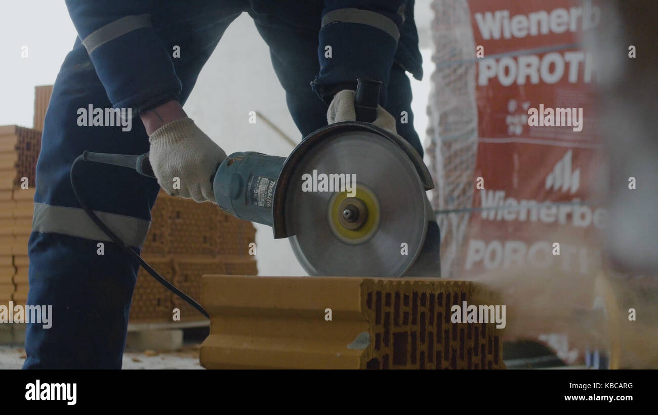 Cutting brick sale with circular saw