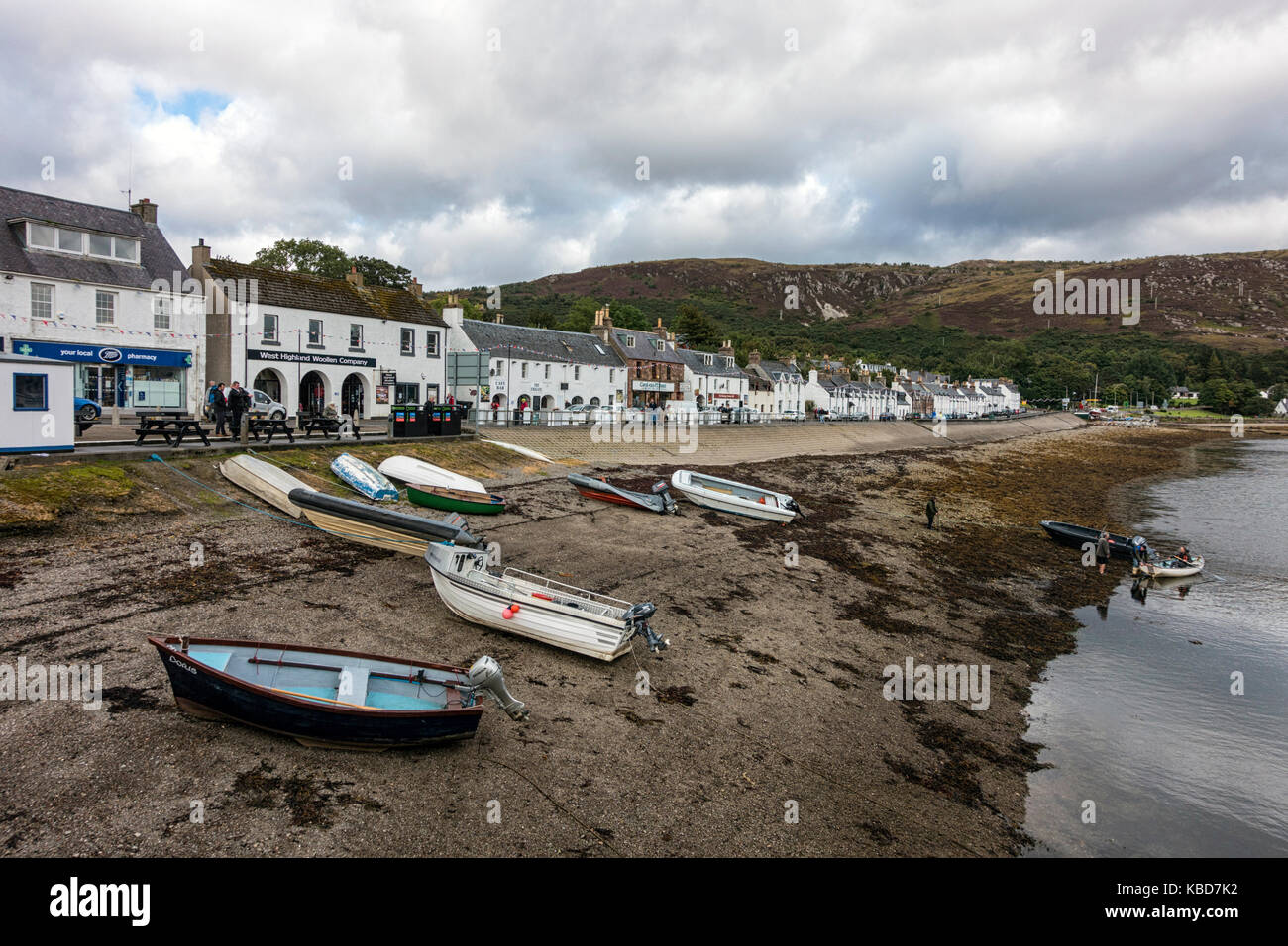 Shore Street and the beach at Ullapool, Ross-shire, on the north west coast of the Highlands of Scotland Stock Photo