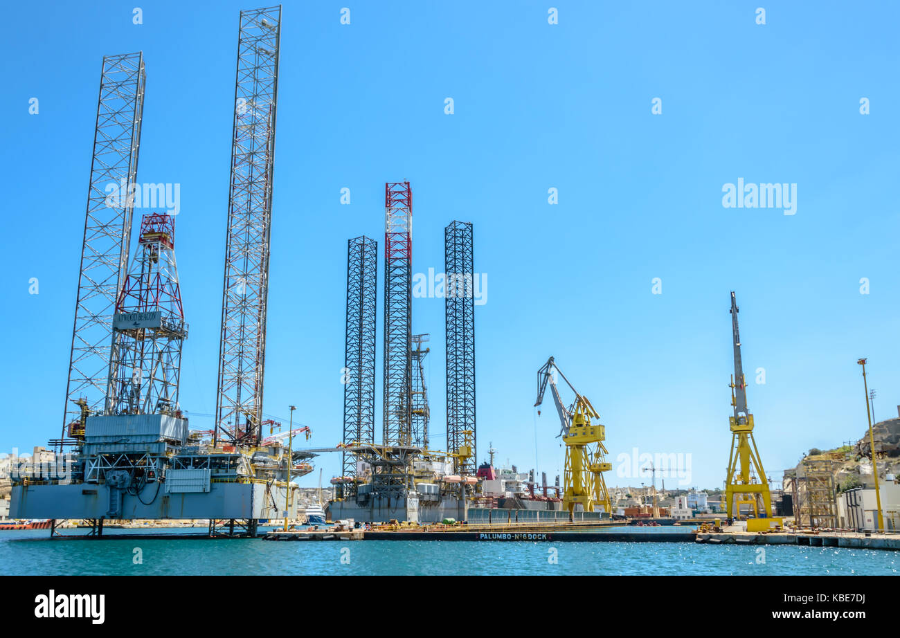 Oil and gas floating platform Stock Photo Alamy