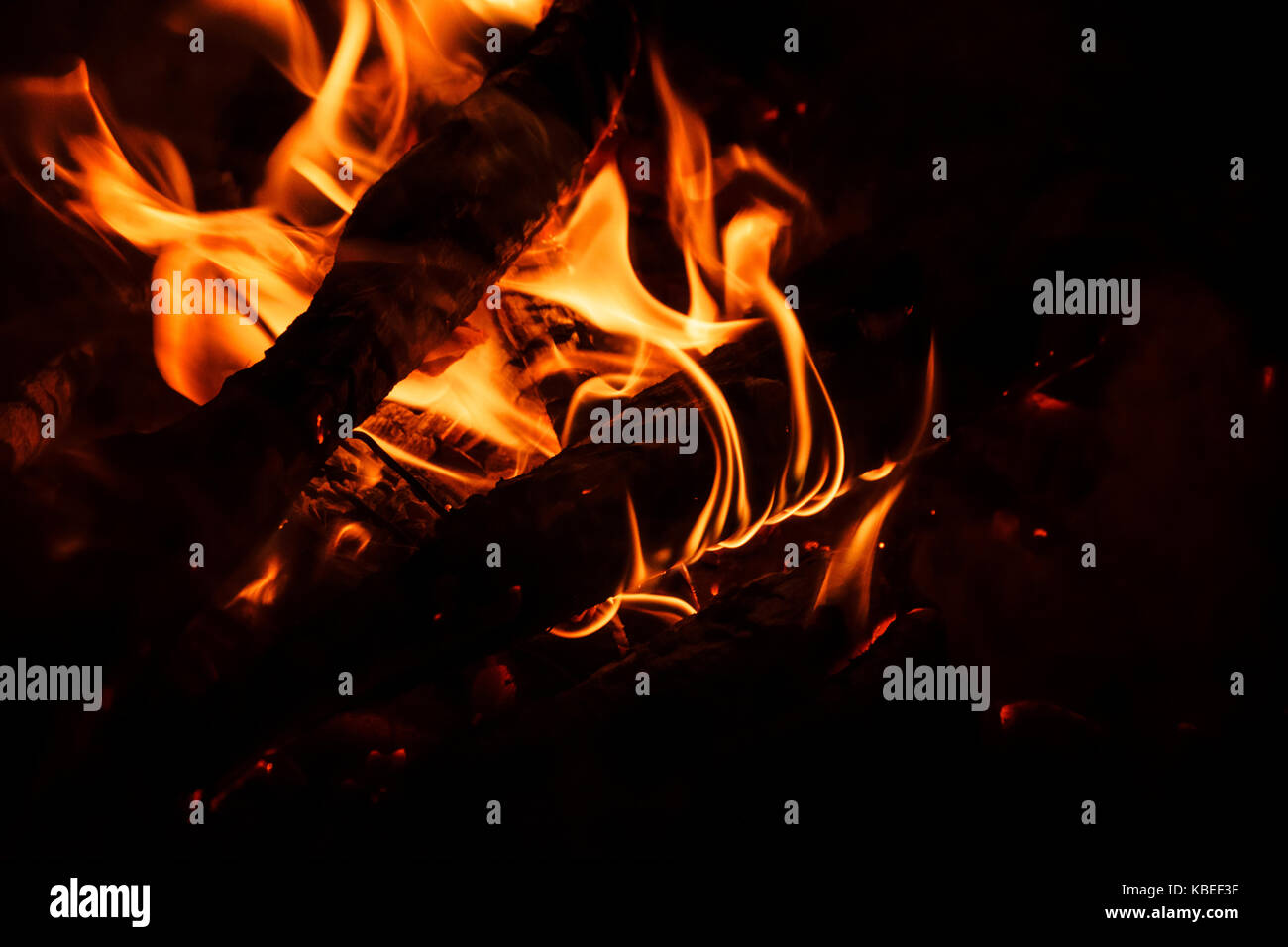 Burning embers close up fire hi-res stock photography and images - Alamy
