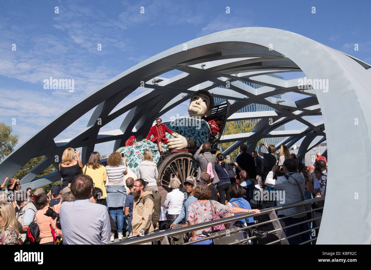 Geneva, Switzerland. 29th Sep, 2017. A grandmother giant puppet ...
