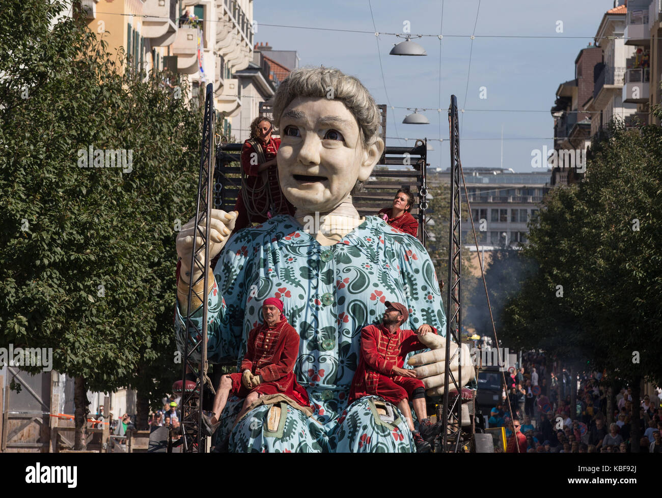 Geneva, Switzerland. 29th Sep, 2017. A grandmother giant puppet, measuring nearly 8 meters, marches on the street of Geneva, Switzerland, Sept. 29, 2017. Two giant puppets of the Royal de Luxe Company, which travels around the world, guest in Geneva from Sept. 29 to Oct. 1. Credit: Xu Jinquan/Xinhua/Alamy Live News Stock Photo