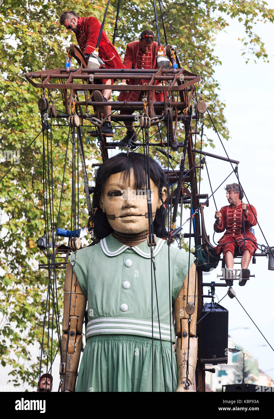 Geneva, Switzerland. 29th Sep, 2017. A giant puppet of a girl ...