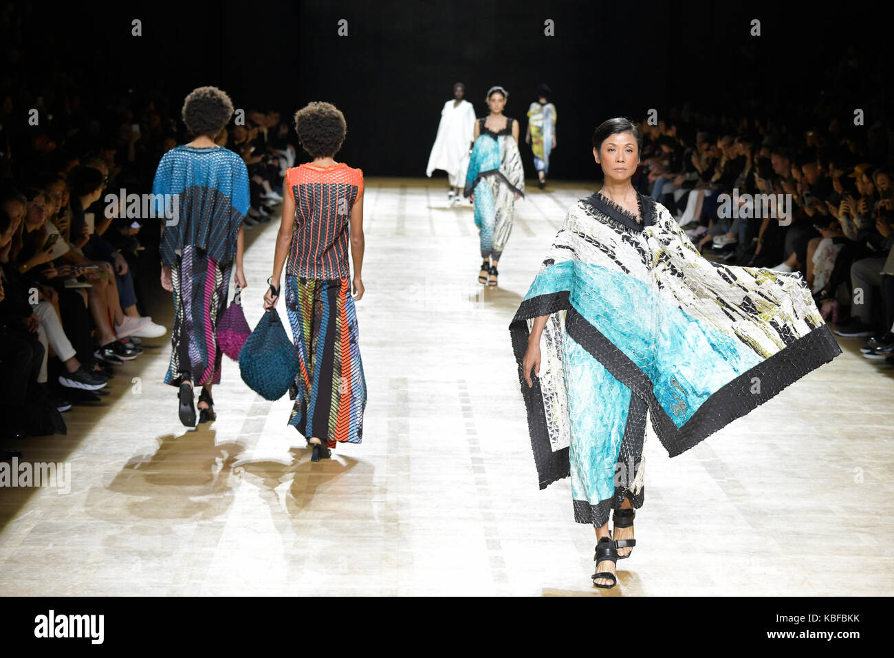 15 Japanese fashionistas' OOTDs with BAO BAO ISSEY MIYAKE