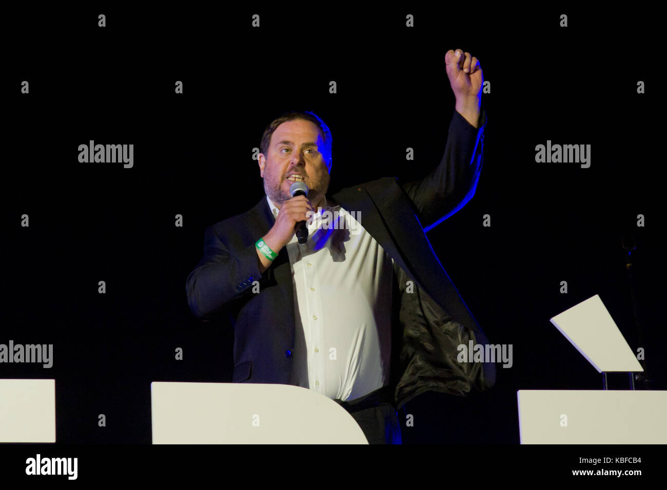 Barcelona, Spain. 29th Sep, 2017.  Catalonia's vice-president Oriol Junqueras speaks during the closing campaign meeting for the YES in Barcelona. Next sunday Catalan government aims to held a referendum on independence, the Spanish government is frontally opposed to the referendum and consider it illegal. Thousands of Spanish police officers have been transferred to the Catalan region to ban the referendum. Credit: Jordi Boixareu/Alamy Live News Stock Photo