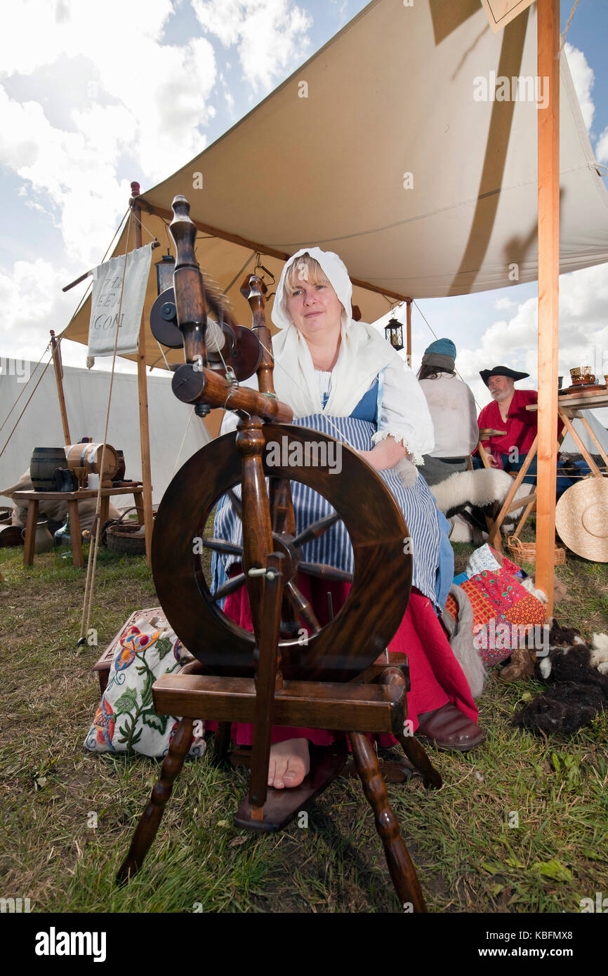 Spinning wheel 18th century hires stock photography and images Alamy