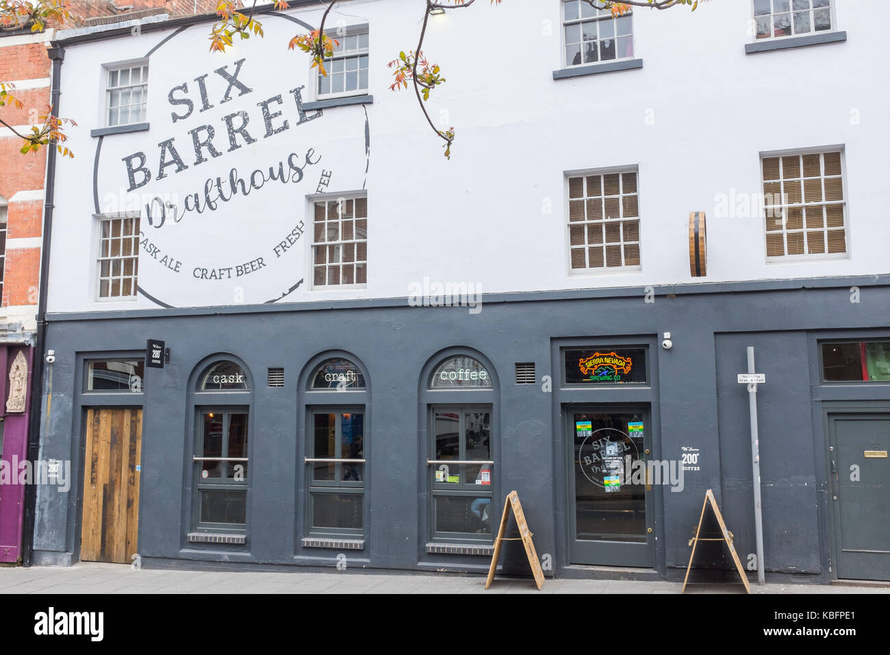 Six Barrel Draft House pub in Carlton Street, Nottingham Stock Photo
