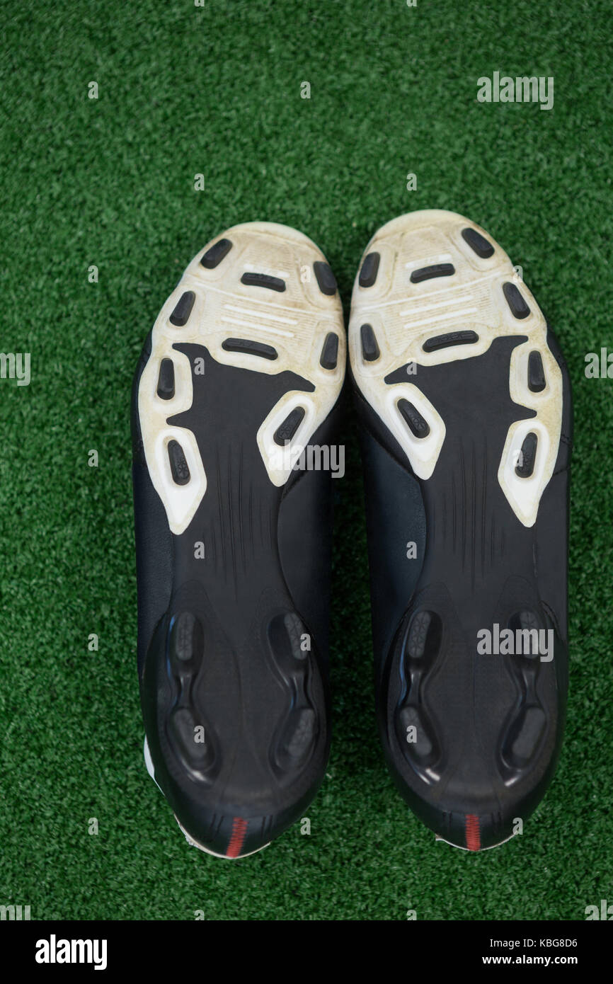 fg cleats on artificial grass