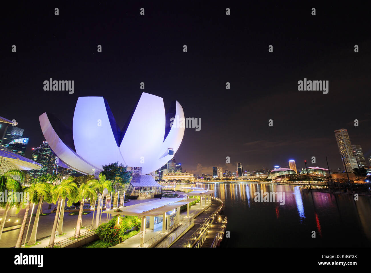 view of cityscape of Singapore city at night Stock Photo - Alamy