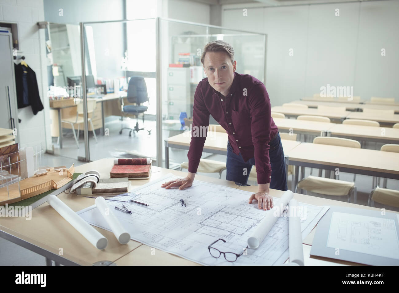 Man standing at architect desk hi-res stock photography and images - Alamy