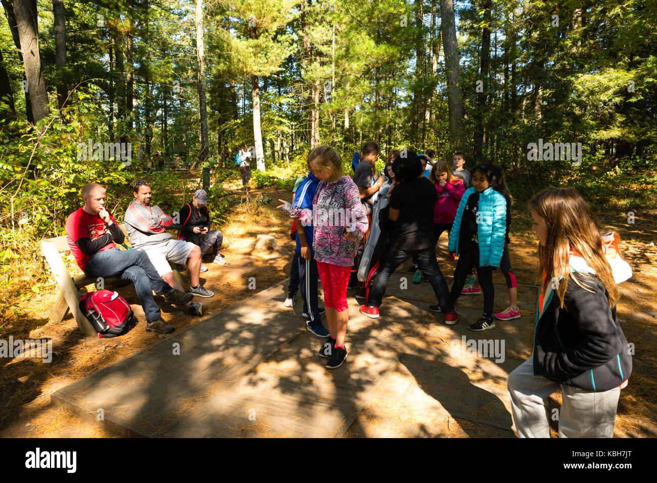 Kids learn team building skills and other environmental education  activities at Upham Woods Outdoor Learning Center, a part of the University  of Wisco Stock Photo - Alamy