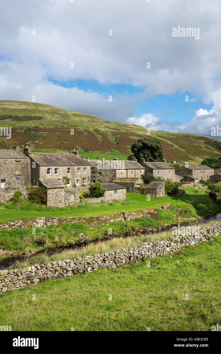 The village of Thwaite in Swaledale, Yorkshire Dales, England. Houses beside the stream. A location on the Pennine way. Stock Photo