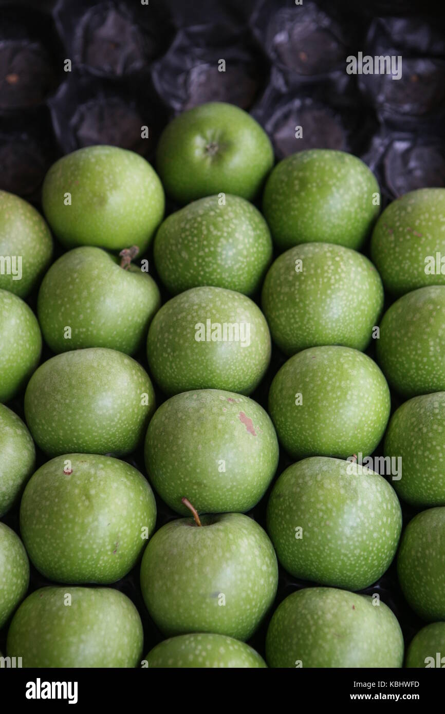 Green Appel - Grany Smith in Box Stock Photo