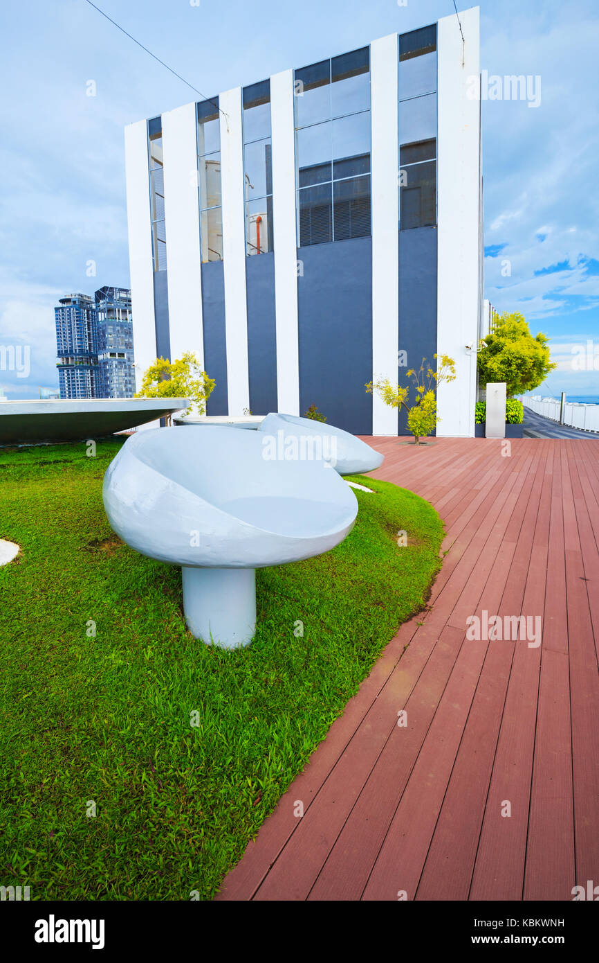 Pinnacle@duxton Rooftop Pinnacle Duxton, Singapore - AUG 20, 2017: rooftop garden of the ...