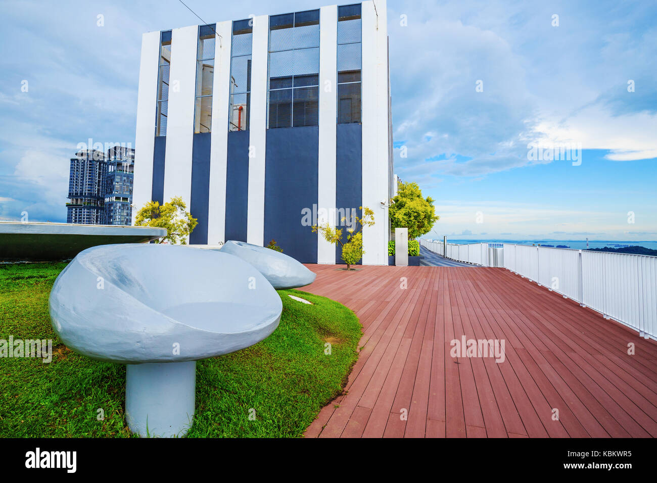 Pinnacle@duxton Rooftop Pinnacle Duxton, Singapore - AUG 20, 2017: rooftop garden of the ...