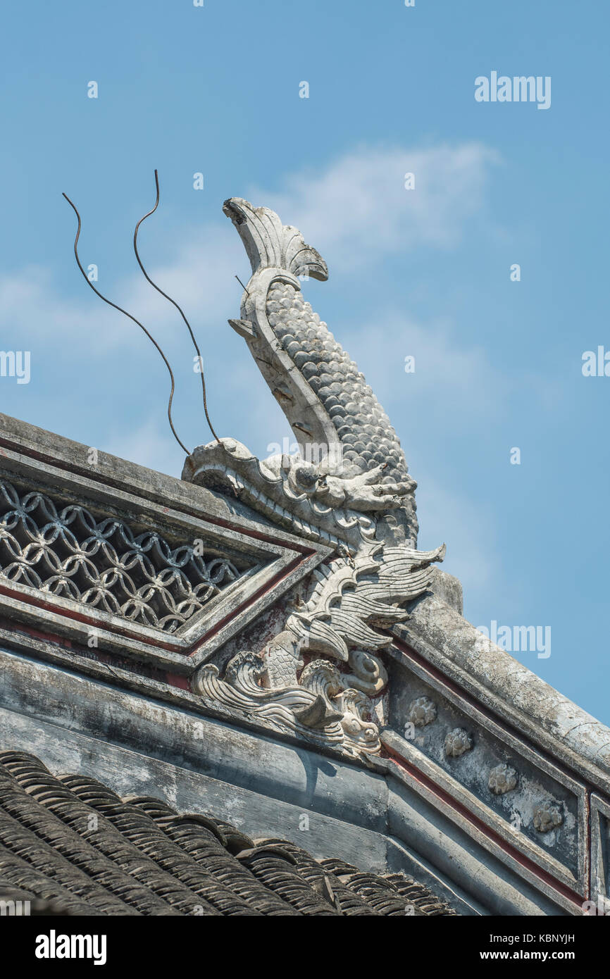 Dragon Wood Carving on Jing'an Temple, Shanghai, China Stock Photo