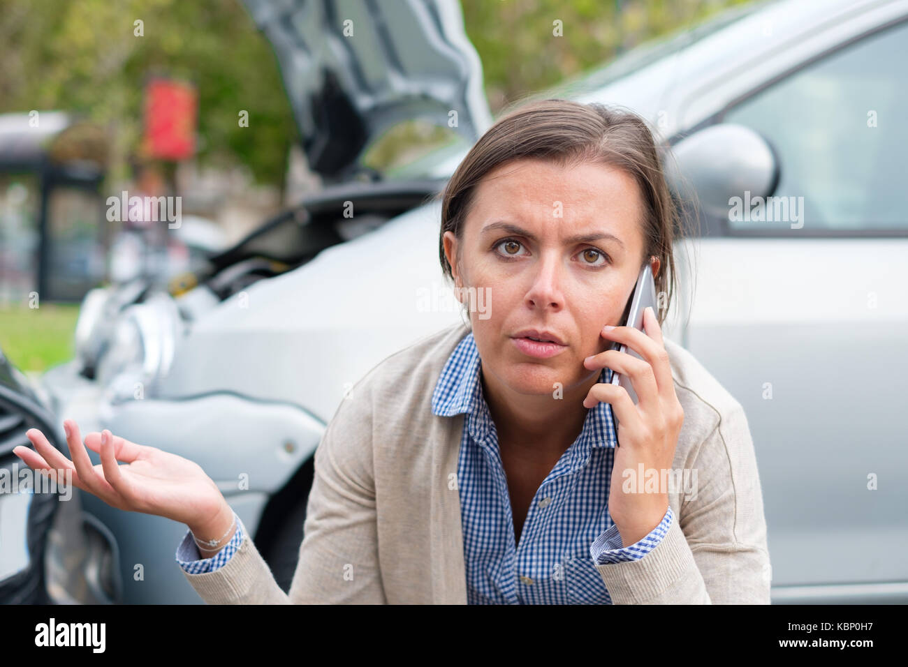 Woman calling after car crash on the street Stock Photo Alamy