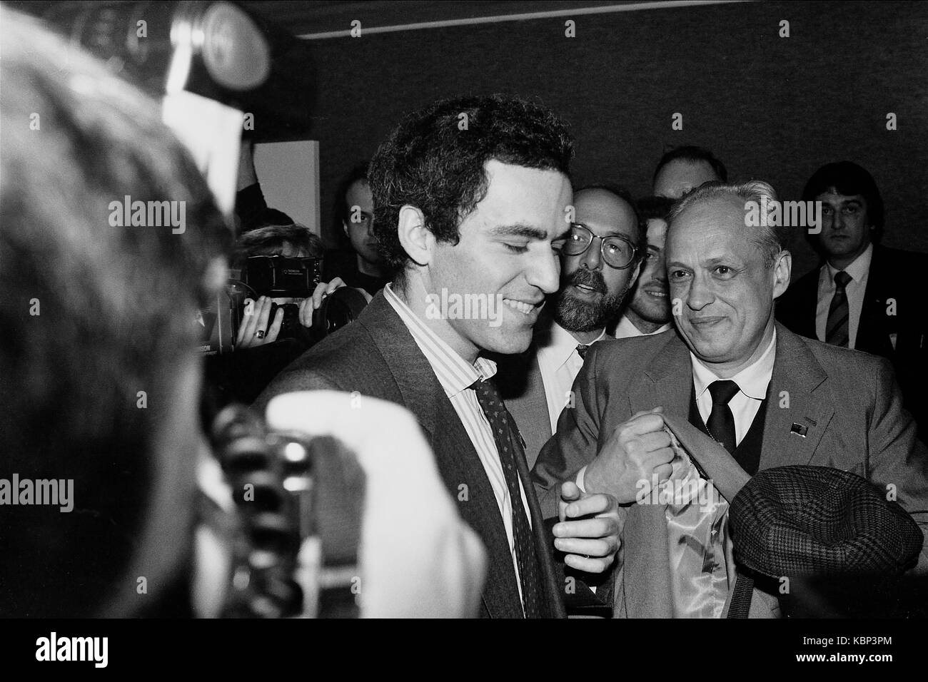 Karpov kasparov Black and White Stock Photos & Images - Alamy