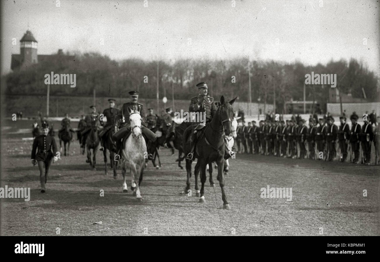 Maniobras hi-res stock photography and images - Page 2 - Alamy, image size:1300x899