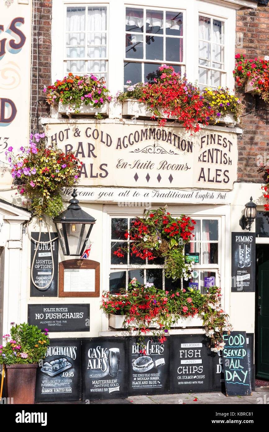 England, Deal. 17th century King's Head pub and inn. Front of building lit by direct sunlight with clear blue sky overhead. Various signs outside. Stock Photo