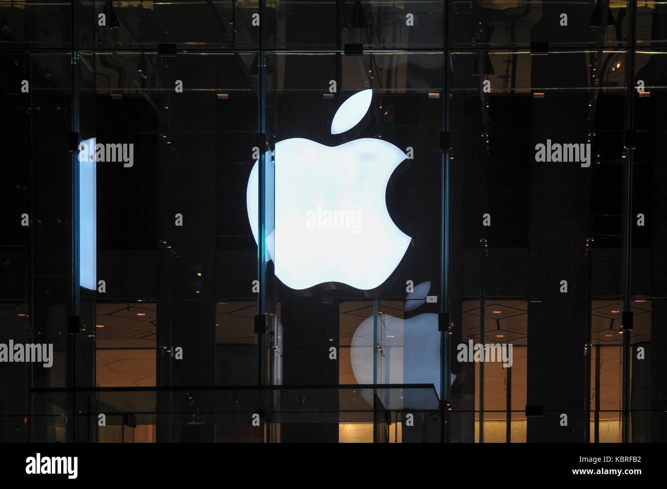 New York City June 25, 2008 Flagship Apple Store on Fifth Avenue in
