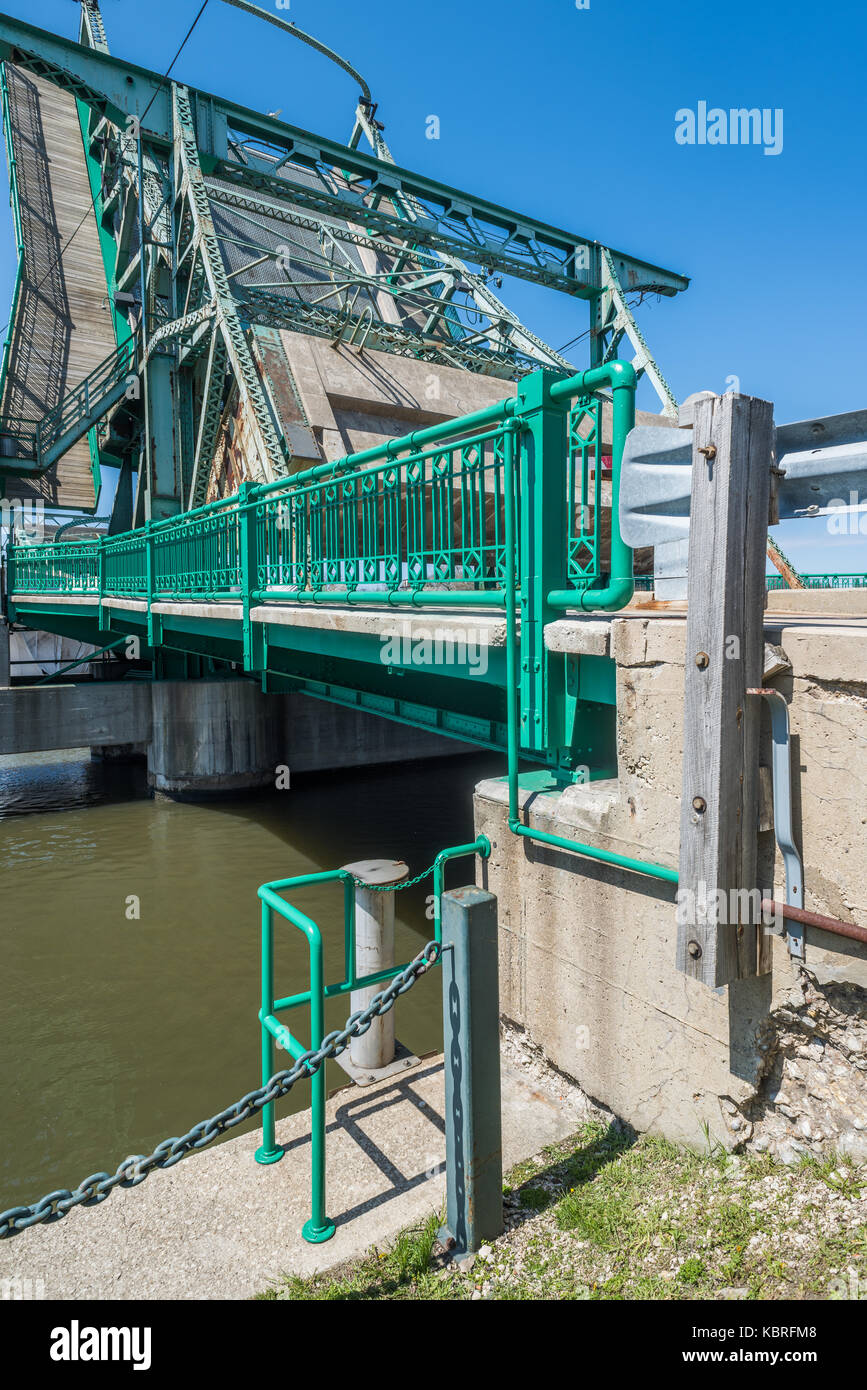 Historic Scherzer rolling lift bascule bridge over the Des Plaines River. Stock Photo