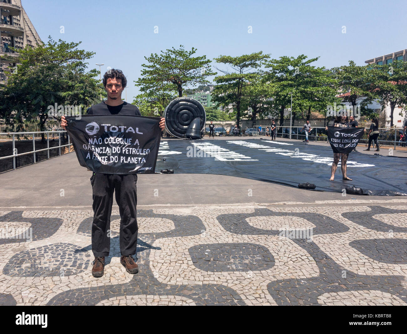 Rio de Janeiro, Brazil. 28th September 2017. People protest against oil and gas drilling in the Amazon. Greenpeace activists dressed in black with oil Stock Photo