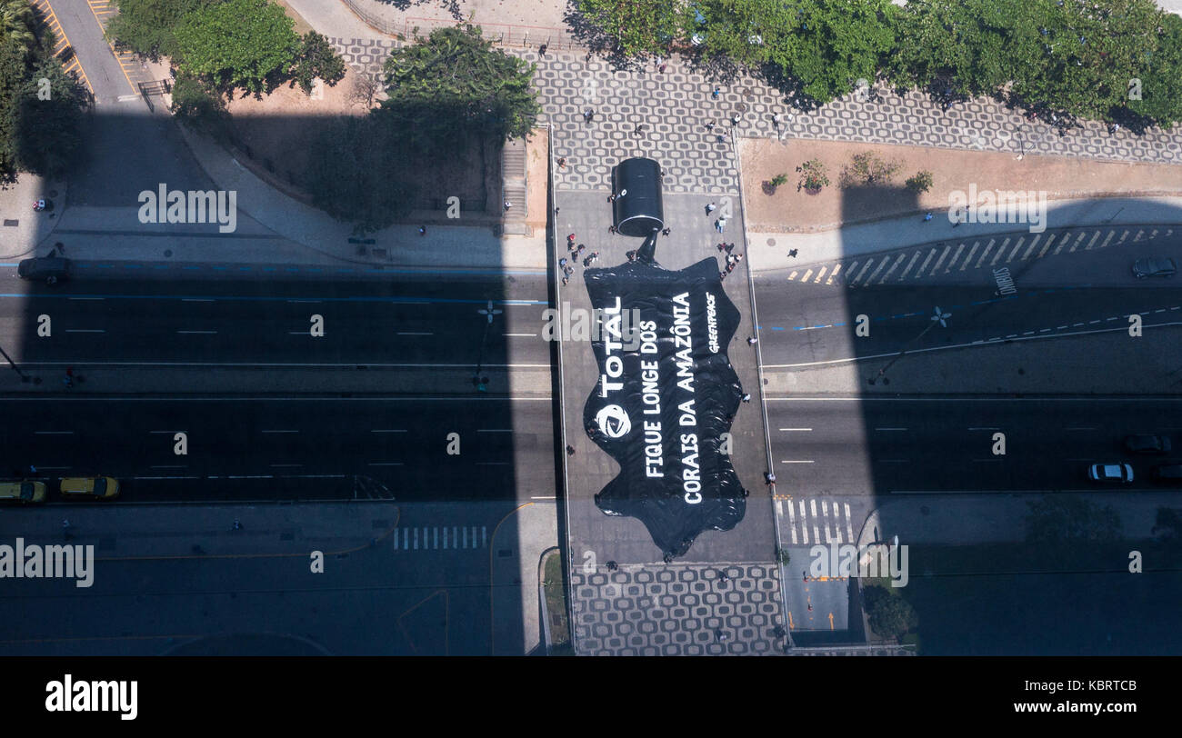 Rio de Janeiro, Brazil. 28th September 2017. Upper view of a protest organized by the Greenpeach against French Oild and Gas company Total. Drone Stock Photo