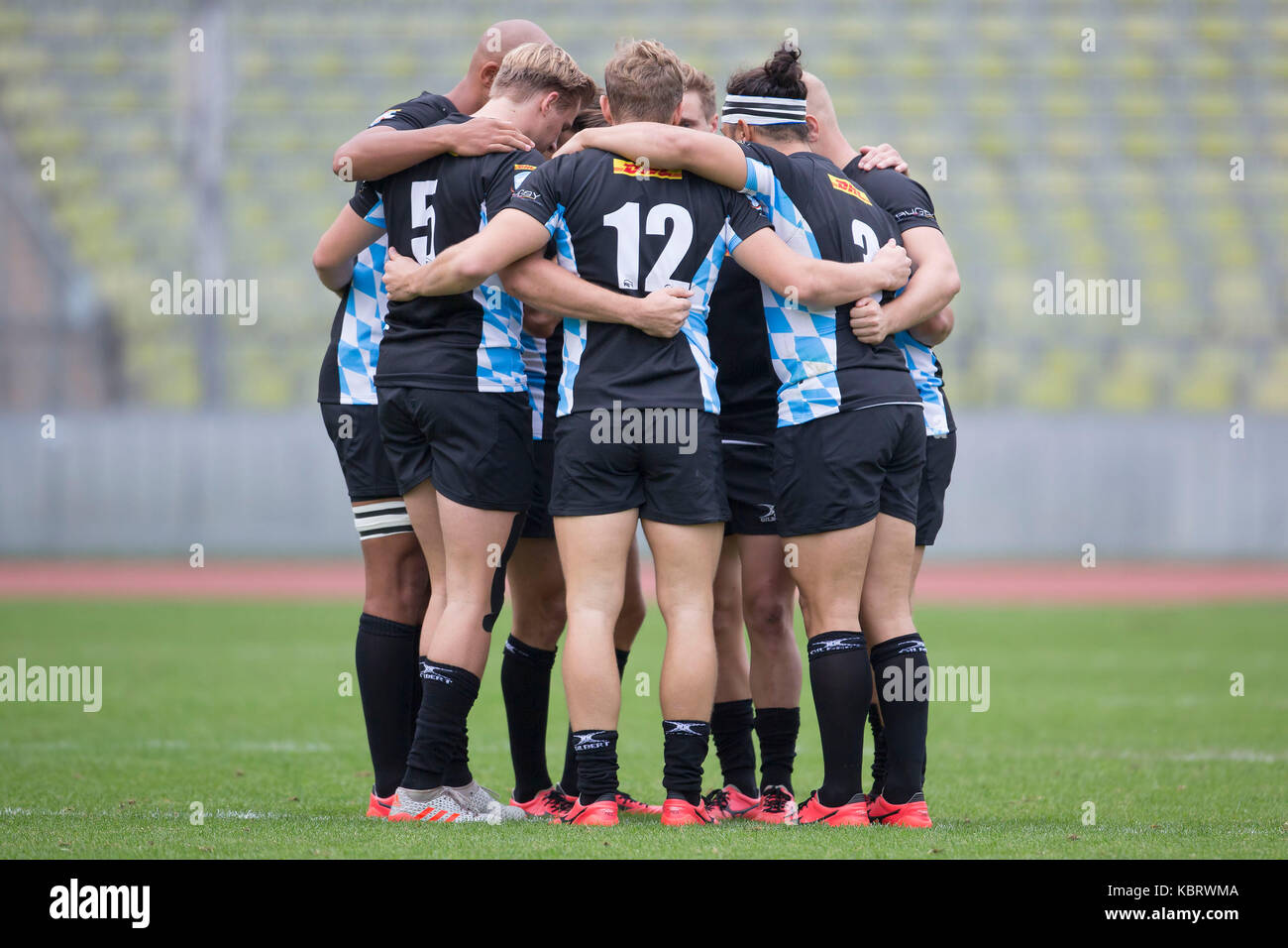 Munich, Germany. 29th Sep, 2017. The German team huddle before kickoff