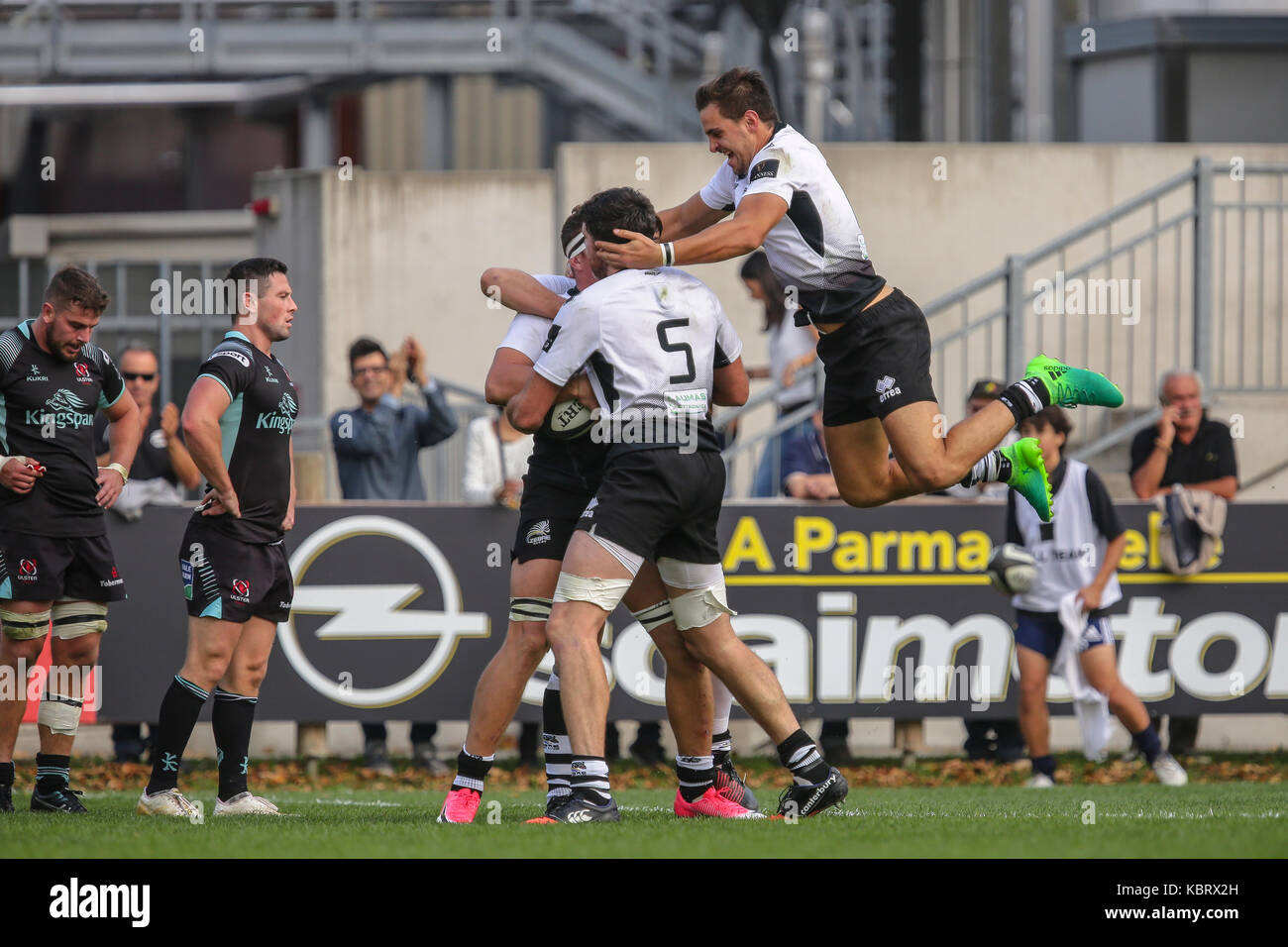 Parma, Italy. 30th September 2017. Zebre's players celebration after the winning try in the match against Ulster in Guinness PRO14 rugby championship. Massimiliano Carnabuci/Alamy Live News Stock Photo