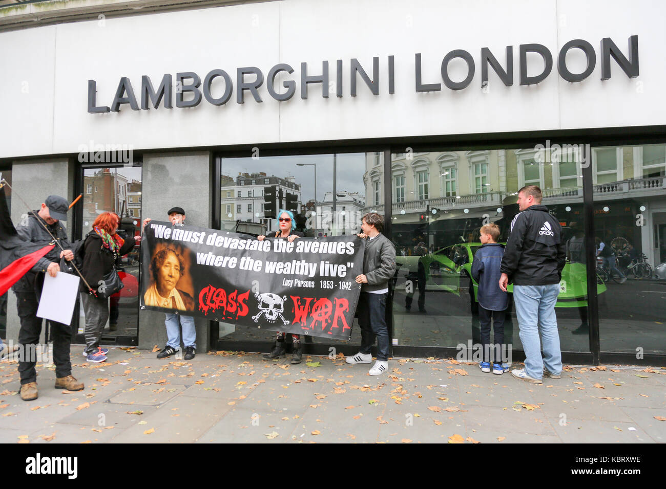 London, UK. 30th Sept, 2017. Cleaners at HR Owen's Ferrari and Maserati dealerships in South Kensington have just voted 100% in favour of strike action. Having finally decided enough was enough the cleaners joined UVW and asked for a wage increase from £7.50 per hour to the London Living Wage of £9.75 per hour. However, both Templewood and HR Owen have denied responsibility for setting the cleaners' rate of pay. Penelope Barritt/Alamy Live News Stock Photo