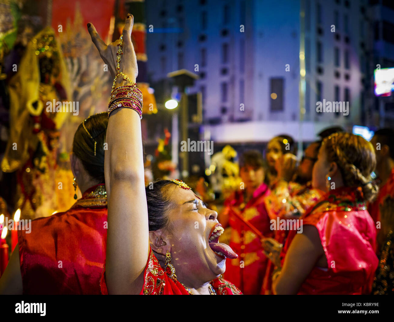 Bangkok Bangkok Thailand 30th Sep 2017 A Woman In A Trance Like Stock Photo Alamy alamy