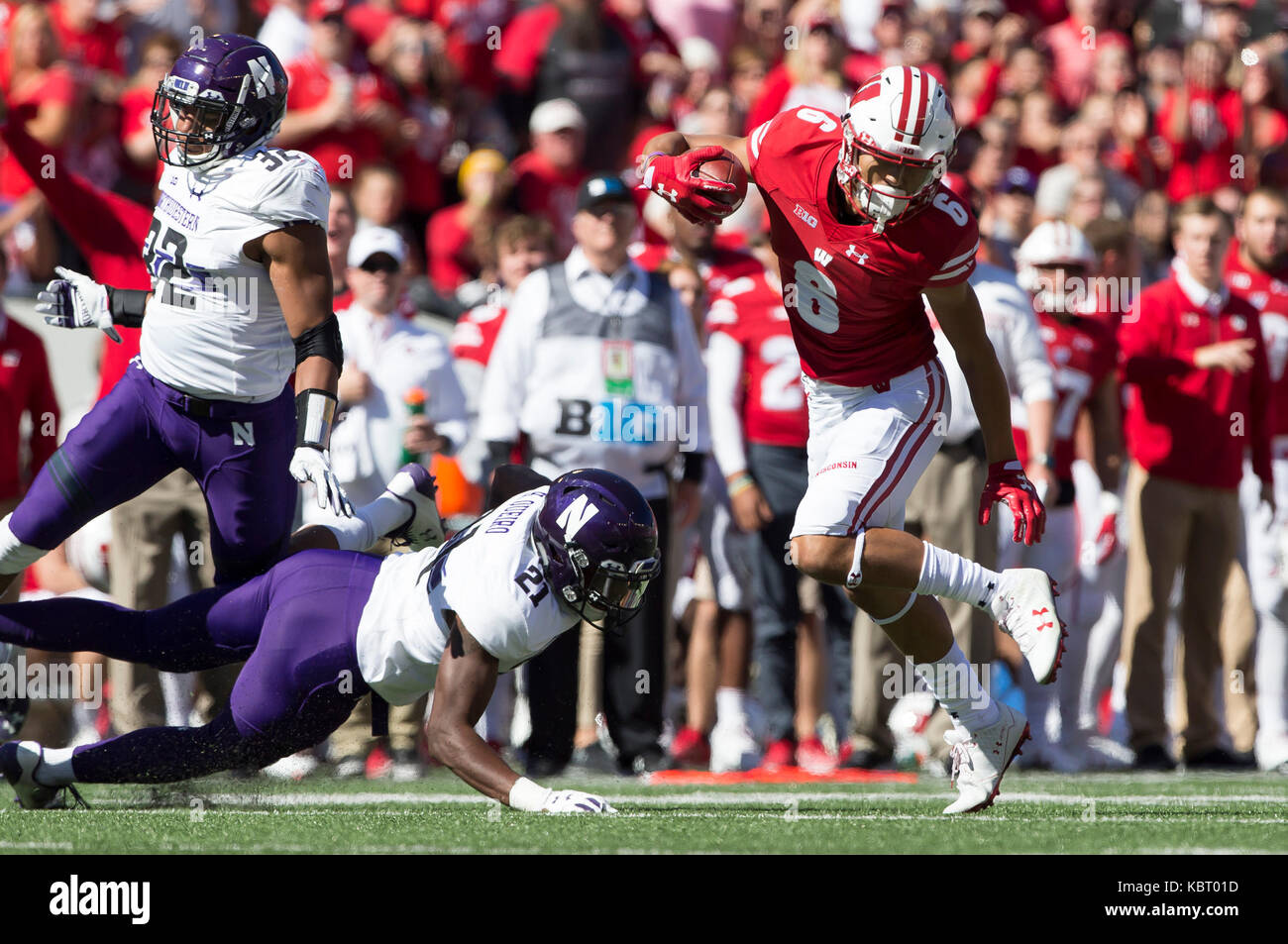 Madison, WI, USA. 30th Sep, 2017. Wisconsin Badgers wide receiver Danny Davis III #6 runs after the catch during the NCAA Football game between the Northwestern Wildcats and the Wisconsin Badgers at Camp Randall Stadium in Madison, WI. Wisconsin defeated Northwestern 33-24. John Fisher/CSM/Alamy Live News Stock Photo