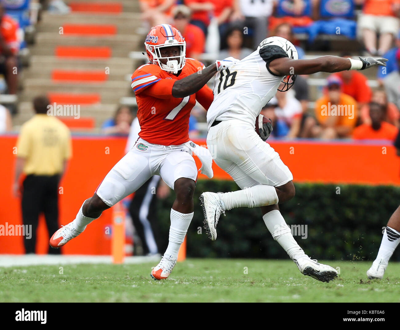 Gainesville, Florida, USA. 30th Sep, 2017. MONICA HERNDON | Times.Florida Gators defensive back Duke Dawson (7) throws Vanderbilt Commodores wide receiver Kalija Lipscomb (16) out of bounds during the fourth quarter of the Florida Gators game against Vanderbilt on September 30, 2017, at Ben Hill Griffin Stadium, in Gainesville, Fla. The Florida Gators defeated the Vanderbilt Commodores, 38 to 24. Credit: Monica Herndon/Tampa Bay Times/ZUMA Wire/Alamy Live News Stock Photo