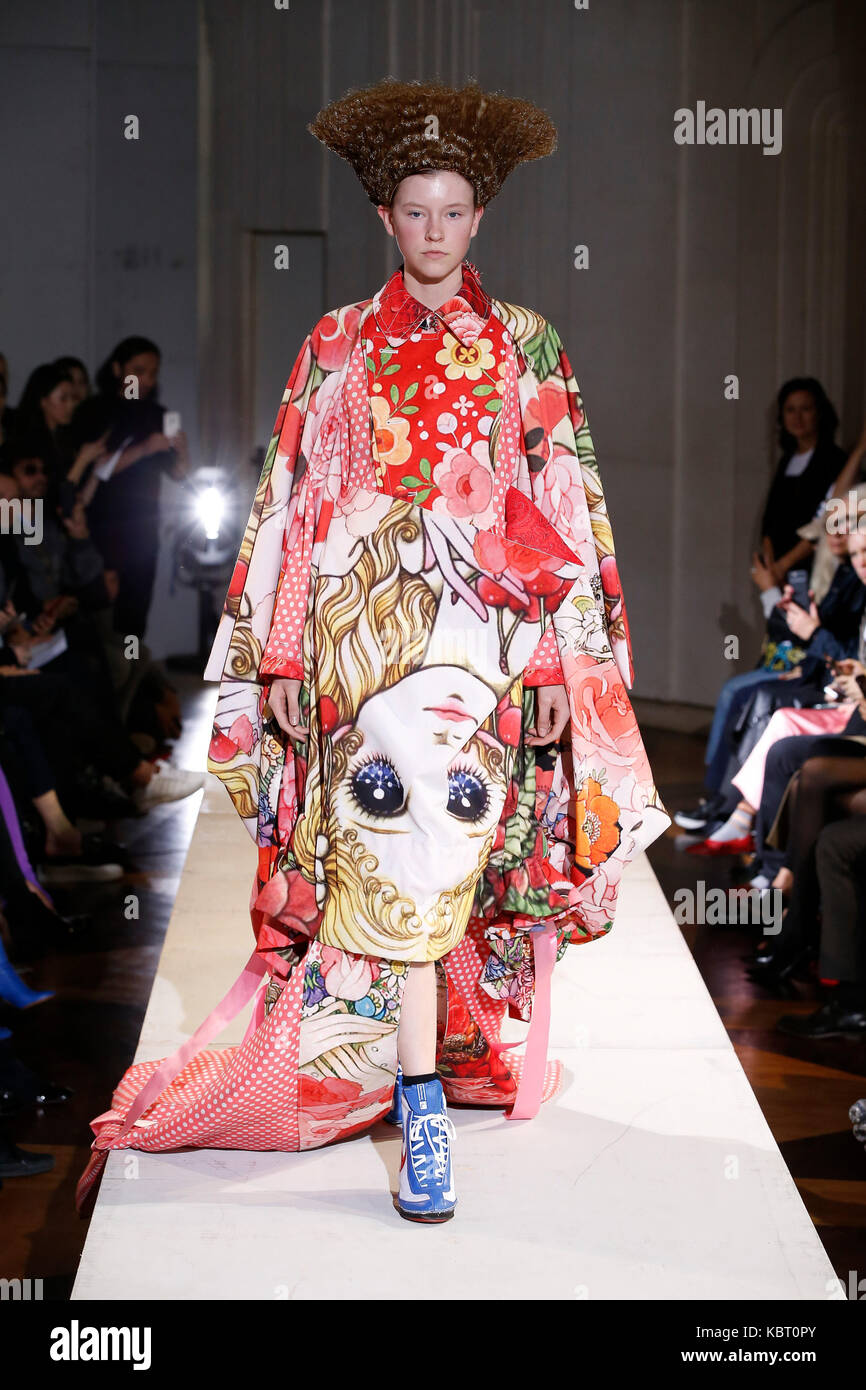 Comme des garcons spring hi res stock photography and images Alamy