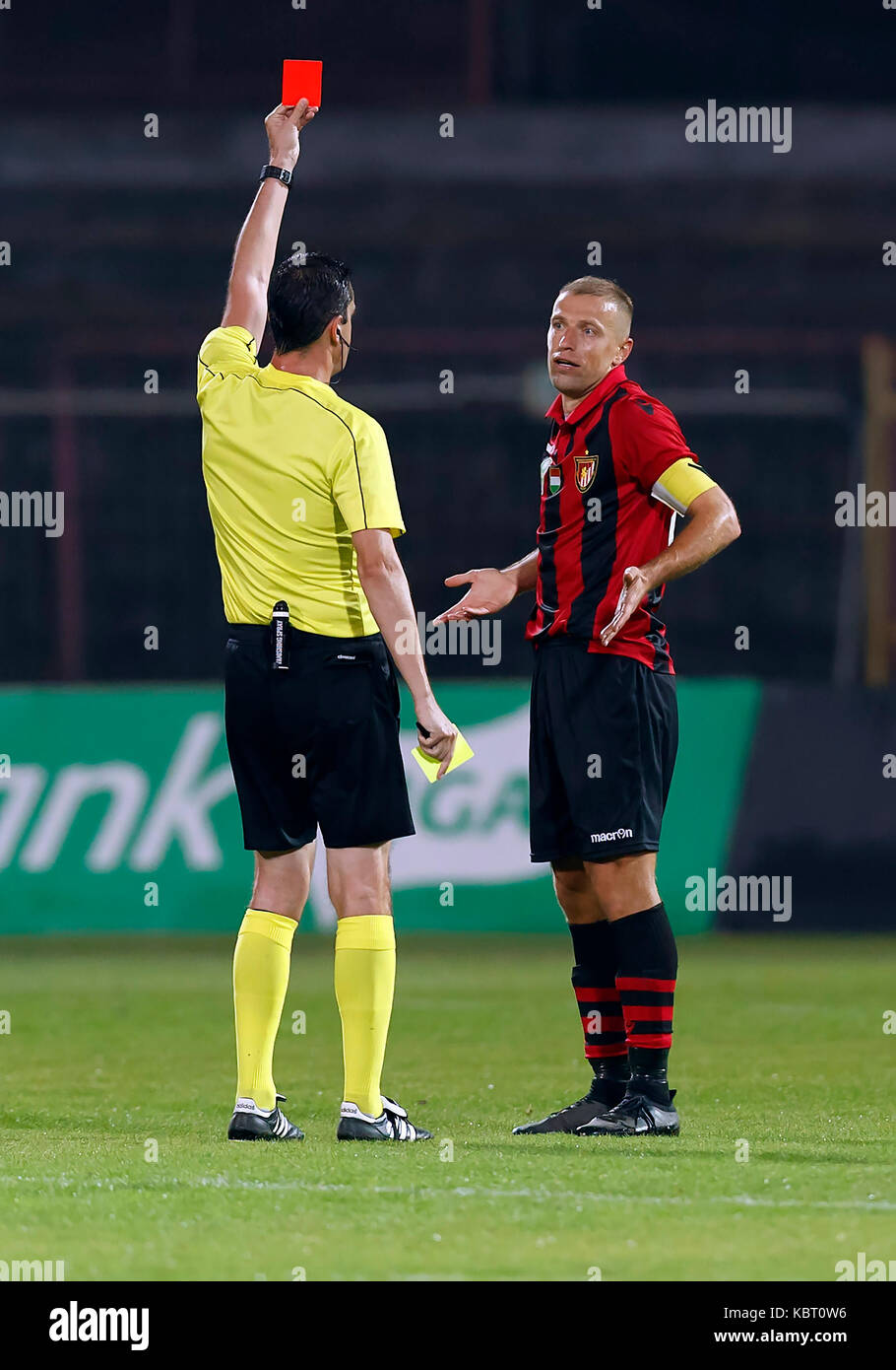 Budapest, Hungary. 30th Sep, 2017.  Referee Ciktor Kassai (L) shows the red card for Djordje Kamber (R) of Budapest Honved during the Hungarian OTP Bank Liga match between Budapest Honved and Vasas FC at Bozsik Stadium on September 30, 2017 in Budapest, Hungary. Credit: Laszlo Szirtesi/Alamy Live News Stock Photo