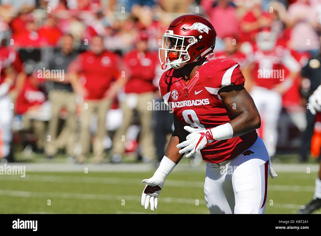 Sep 30, 2017: Razorback line backer De'Jon Harris #8 makes his way ...