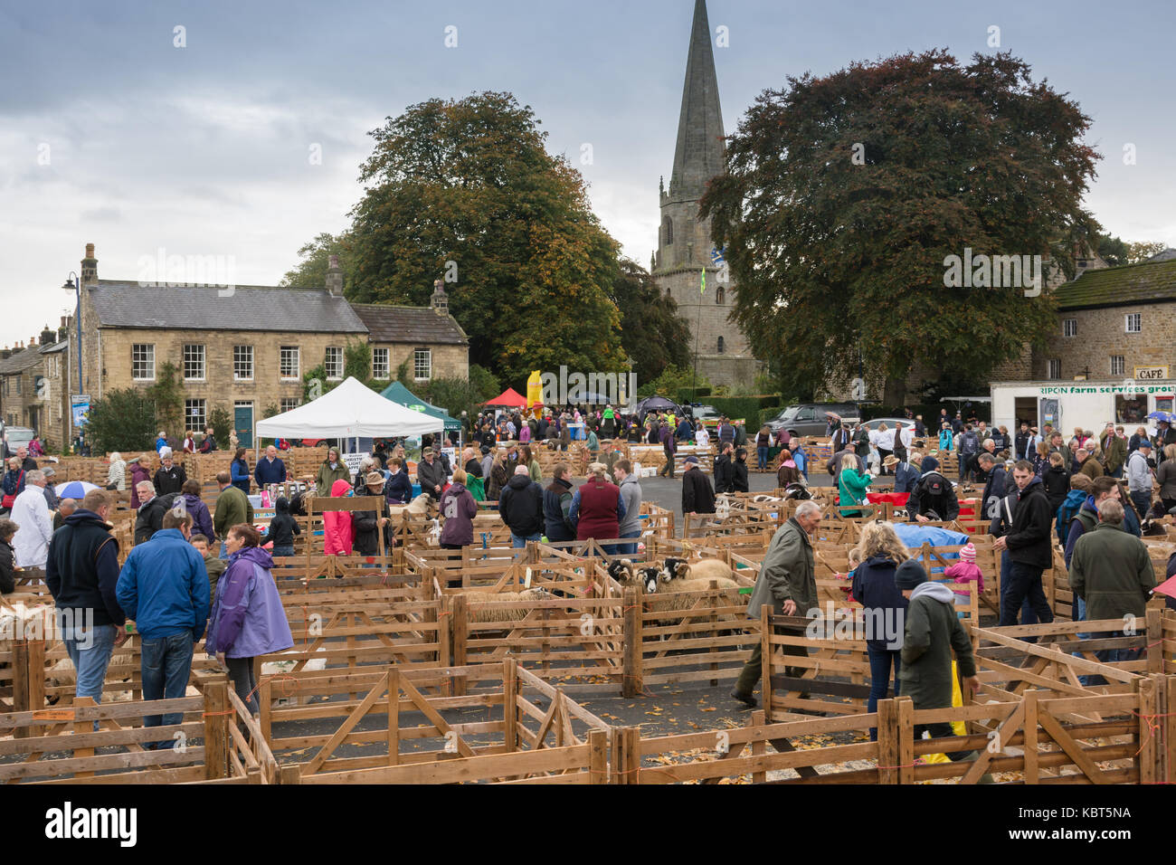 Masham, North Yorkshire, UK 30th September 2017. The Masham historic Sheep Fair held over 2 days each year in the towns market square sees competitors and judges from England, Scotland, Ireland and Wales. Andrew Fletcher/Alamy Live News Stock Photo