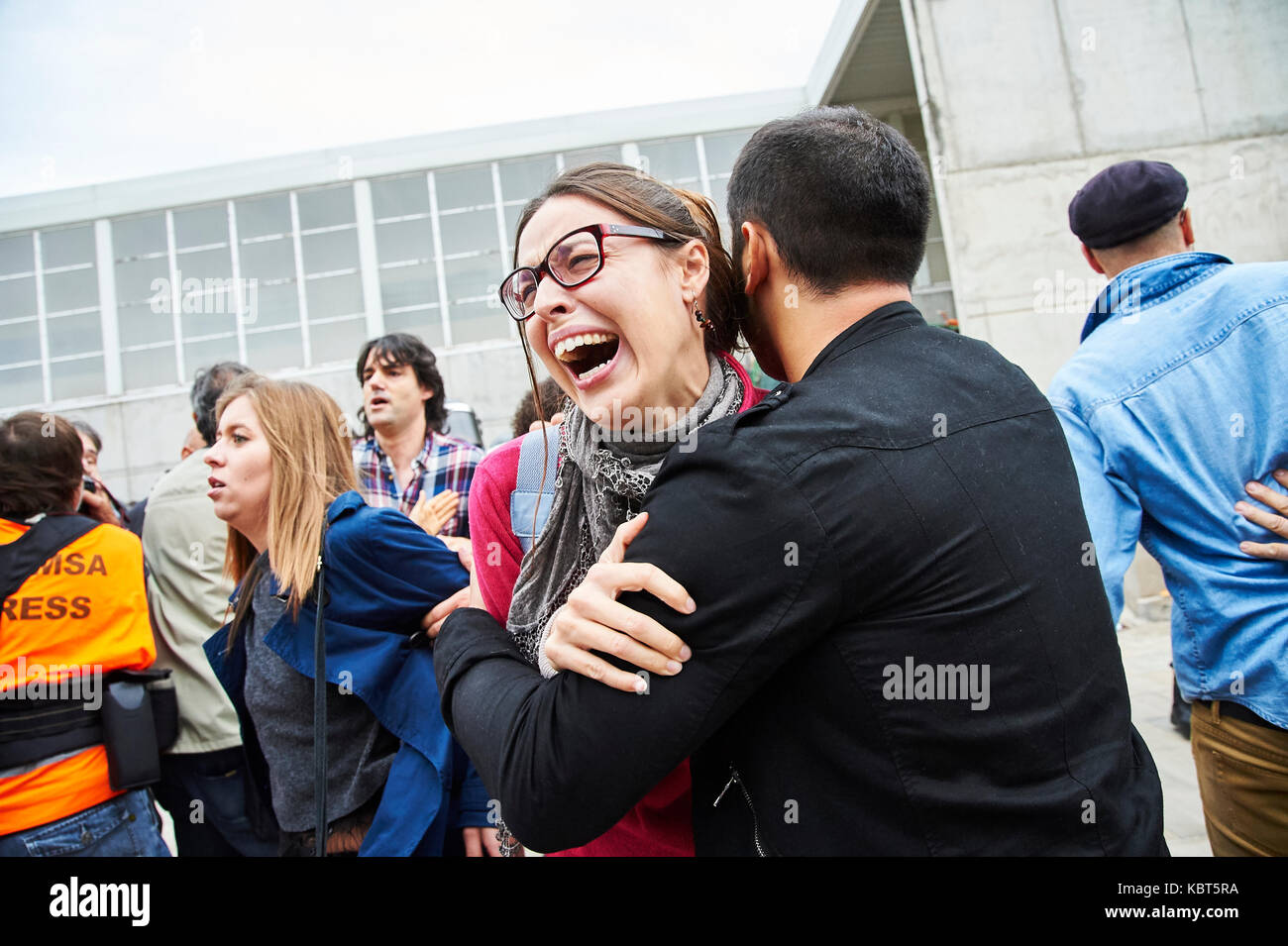 Girona, Spain. 1 October, 2017. A women cries at Sant Julia de Ramis, place of vote of the catalan president Carles Puigdemont. The Guardia Civil charge against the people impeding that makes a vote. The referendum has been deemed illegal by the Spanish government in Madrid Credit: Pablo Guillen/Alamy Live News Stock Photo