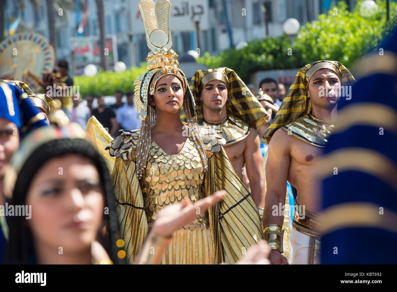 Alexandria, Egypt. 30th Sep, 2017. A young lady playing Queen Cleopatra (C) participates in a festive event themed 'Cleopatra's Dream', in Alexandria City, Egypt, Sept. 30, 2017. The Egyptian coastal province of Alexandria on Saturday held a festive event themed 'Cleopatra's Dream' to highlight the discovered sunken palace and city of the ancient Egyptian queen. Credit: Meng Tao/Xinhua/Alamy Live News Stock Photo