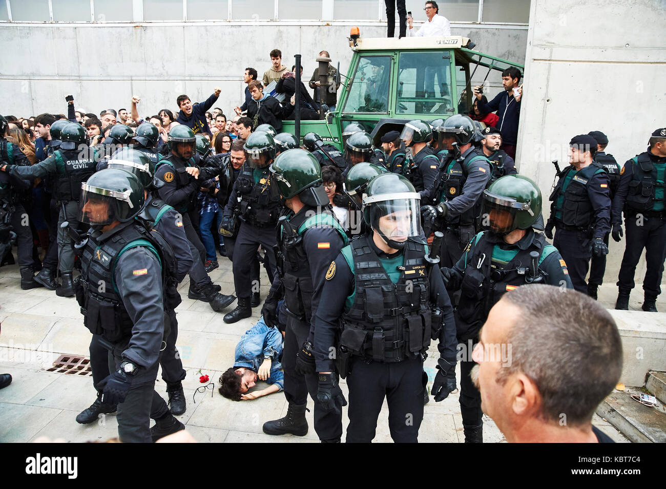 Sant Julia de Ramis, Girona, Spain. 1 October, 2017. A men injured on the floor during the charge from the Spanish police against the people impeding that makes a vote. The referendum has been deemed illegal by the Spanish government in Madrid Credit: Pablo Guillen/Alamy Live News Stock Photo